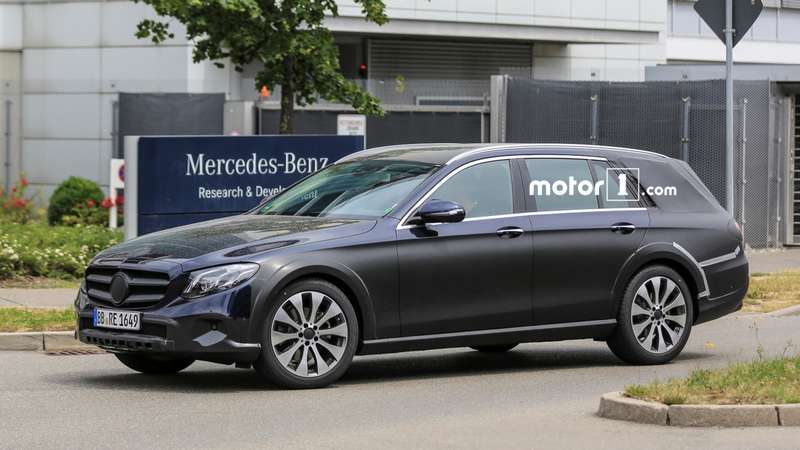 Кросс-«ешка»: новый паркетный Mercedes-Benz засветился перед премьерой