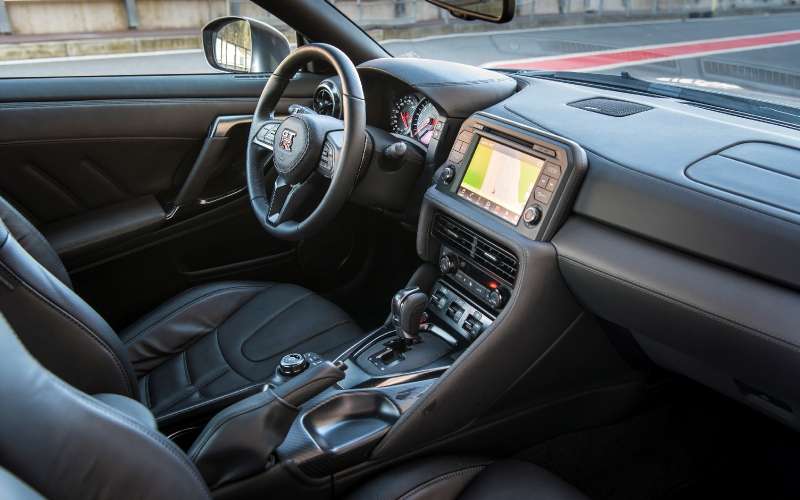 В России начался прием заказов на обновленный Nissan GT-R