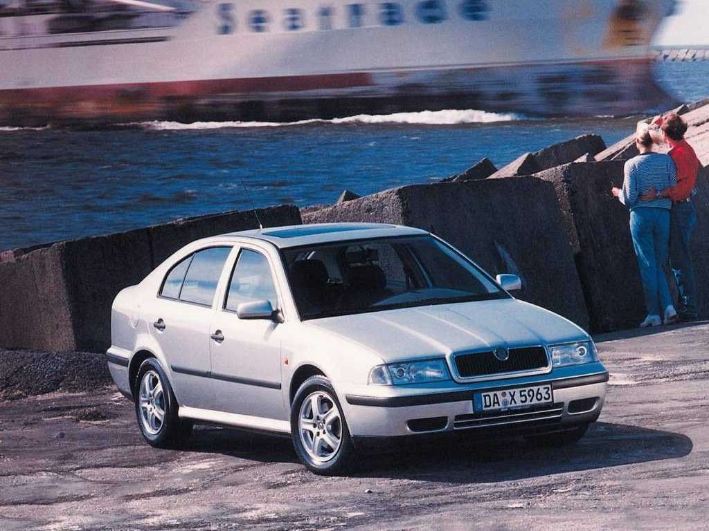 Работа над Skoda Octavia началась в 1992 году. Такими образом эта модель стала первой, целиком разработанной в рамках концерна VW. Автомобиль базировался на агрегатной базе Volkswagen Golf третьего поколения. Внешность разработал Дирк ванн Брейкель (нынешний дизайнер Bentley), ведущим проекта выступал чешский инженер Дрболав. Модель дебютировала в 1997 году и выпускалась до 2004 года.   