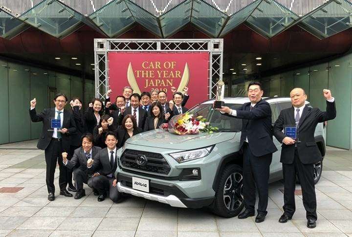 Toyota стала автомобилем года в Японии. Впервые за десять лет