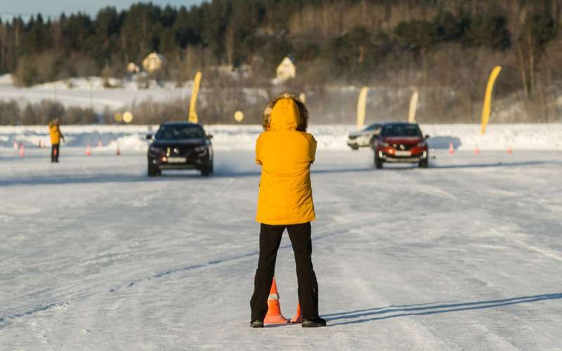Карельский дрифт: кроссоверы Renault на льду Ладожского озера