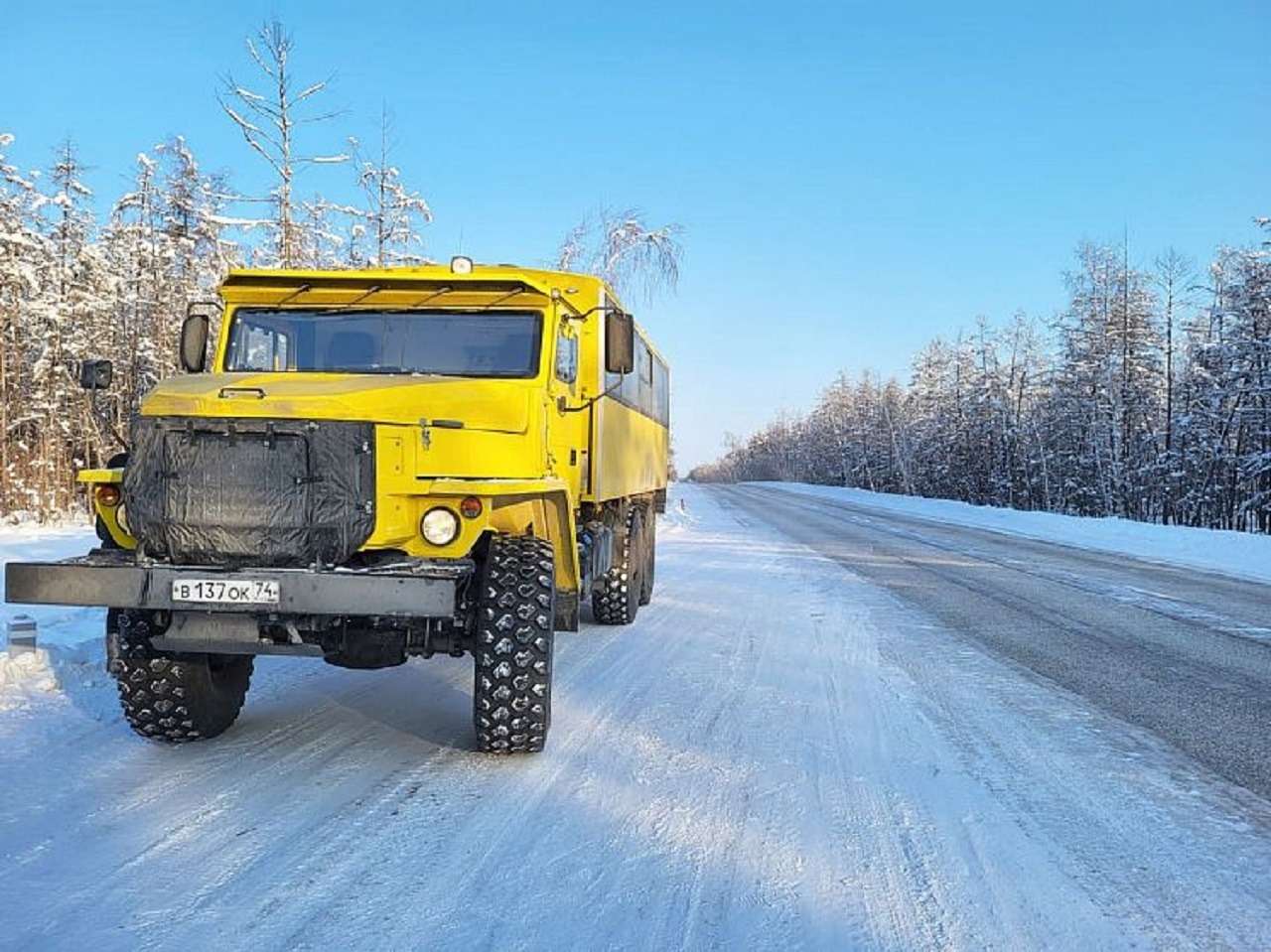 Новый Урал: гражданская машина из военного грузовика — фото 1319475