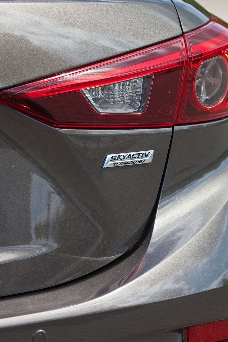 2014 Mazda3 Sedan 6[2] no copyright (32)