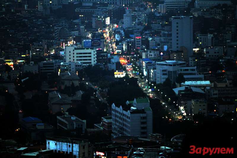 В Сеуле быстро темнеет. Буквально за 20 минут становится сказочно красиво.