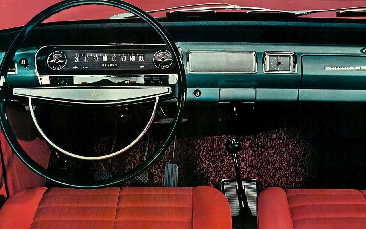 Ленточный спидометр был отличительной чертой Опелей середины 1960‑х. Кстати, и панели на этих машинах были симметричные, ведь у Опелей были британские двойники Vauxhall.
