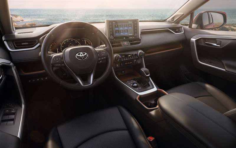 Новая Toyota RAV4: больше никакого унисекса!