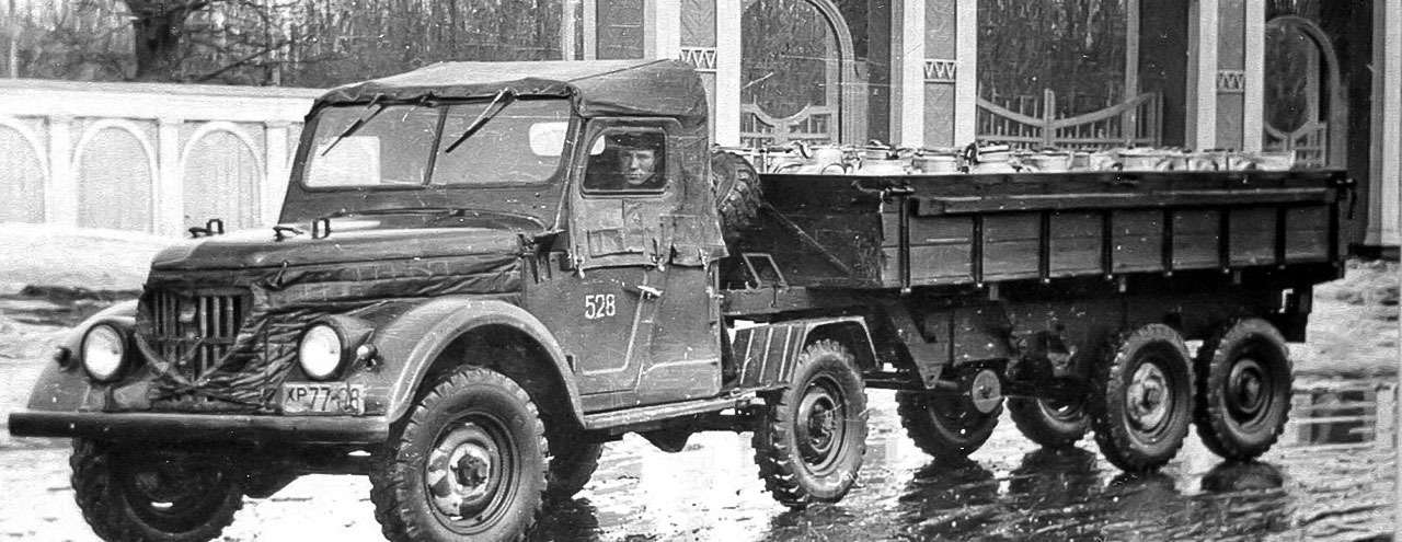 Уже в Ульяновске в конце 1950-х создали несколько необычных опытных образцов. В частности, седельный тягач УАЗ-456 с полуприцепом УАЗ-749. В серию ни этот автомобиль, ни самосвал на базе 69-го не пошли.