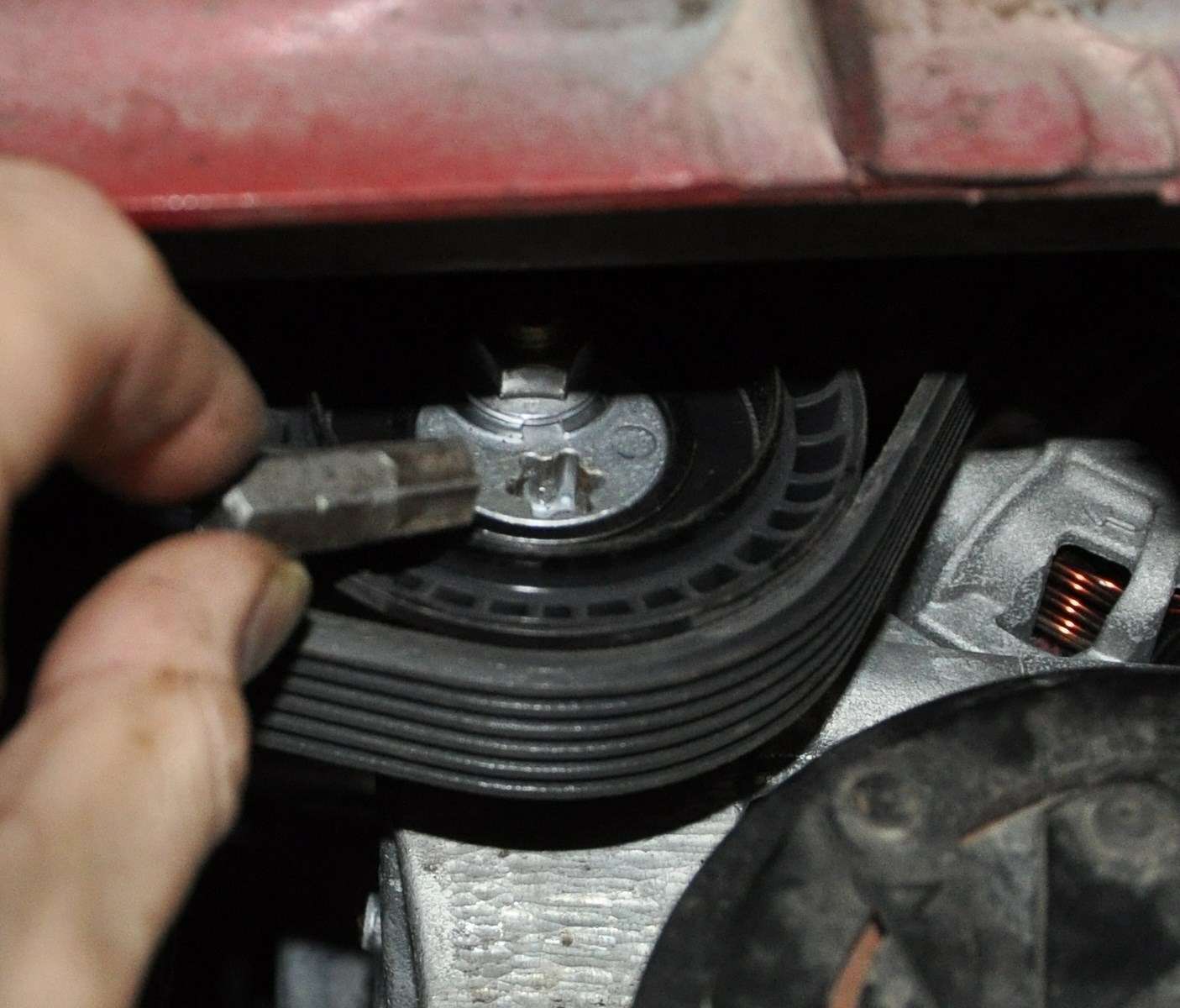 Lada Vesta: проверка и замена ремня привода вспомогательных агрегатов — фото 568597