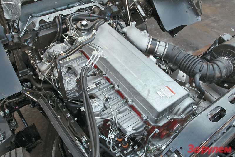 Конструктивно двигатель Hino ближе всего к дизелям Volvo. Здесь распредвал  тоже расположен в головке, но топливная система современнее — Common Rail 