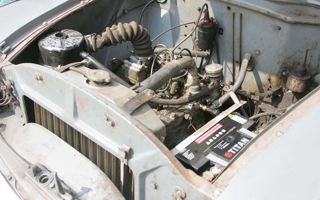 Нижнеклапанный двигатель Москвича рабочим объемом 1,2 л развивал 35 л.с.