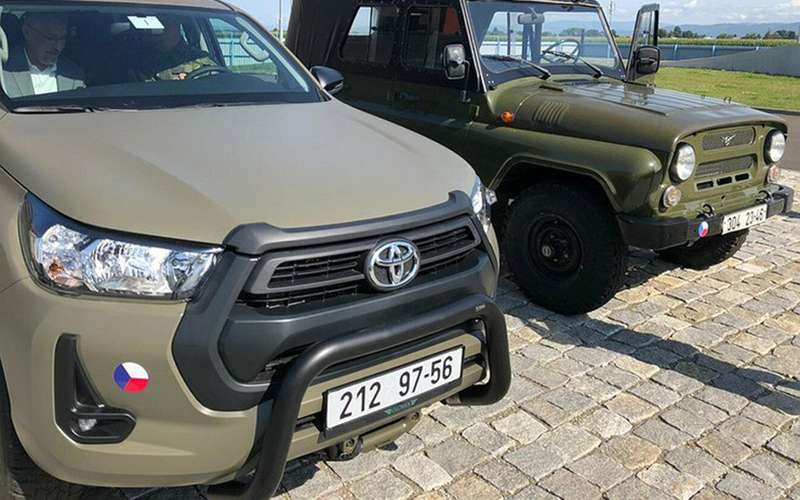 УАЗ-469 и Дефендеры поменяли на «нестыдные» Toyota Hilux