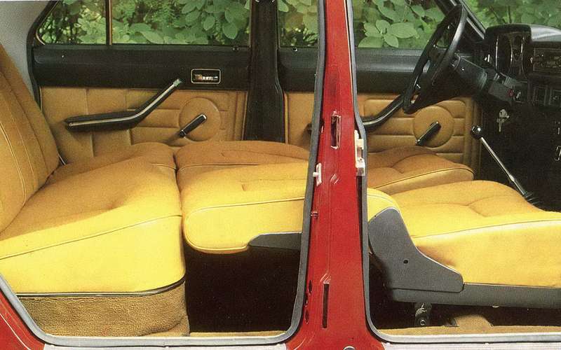 Салон ранней Волги ГАЗ-3102 казался роскошным.