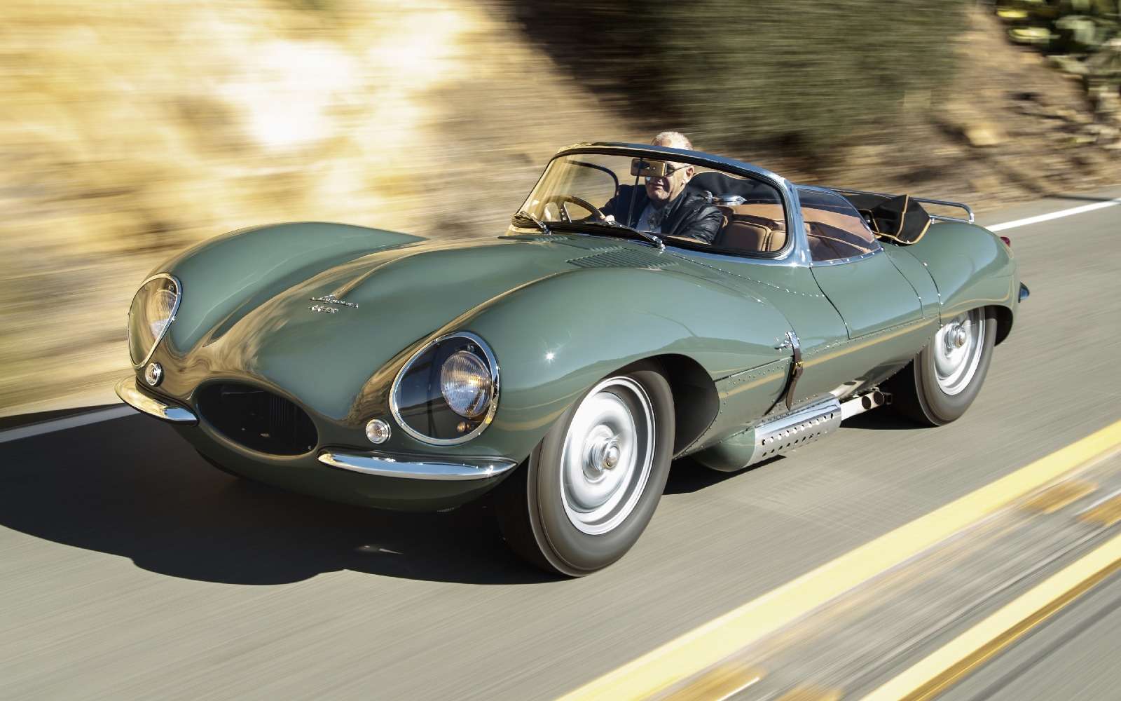 Jaguar вернулся к выпуску карбюраторных автомобилей — фото 665294