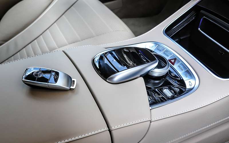 Mercedes-Benz S-класса: с обновленным лицом и новыми моторами