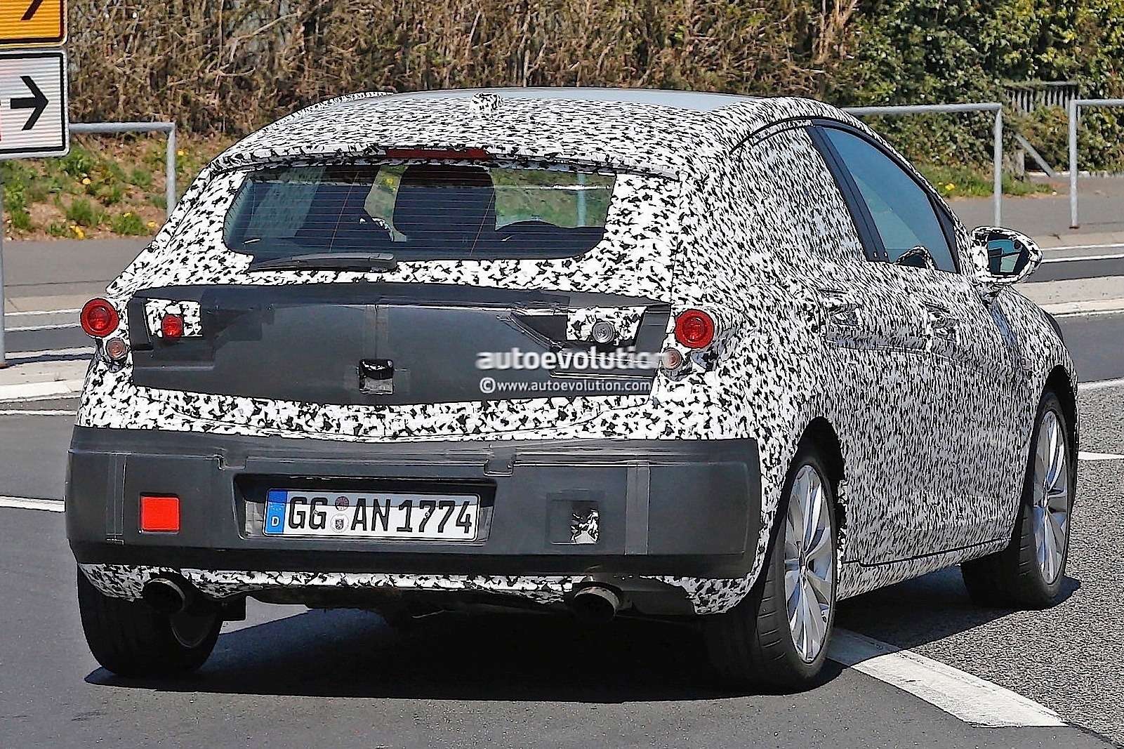 sportier-2016-opel-astra-gsi-spied-could-rival-focus-st-and-golf-gti-photo-gallery_8