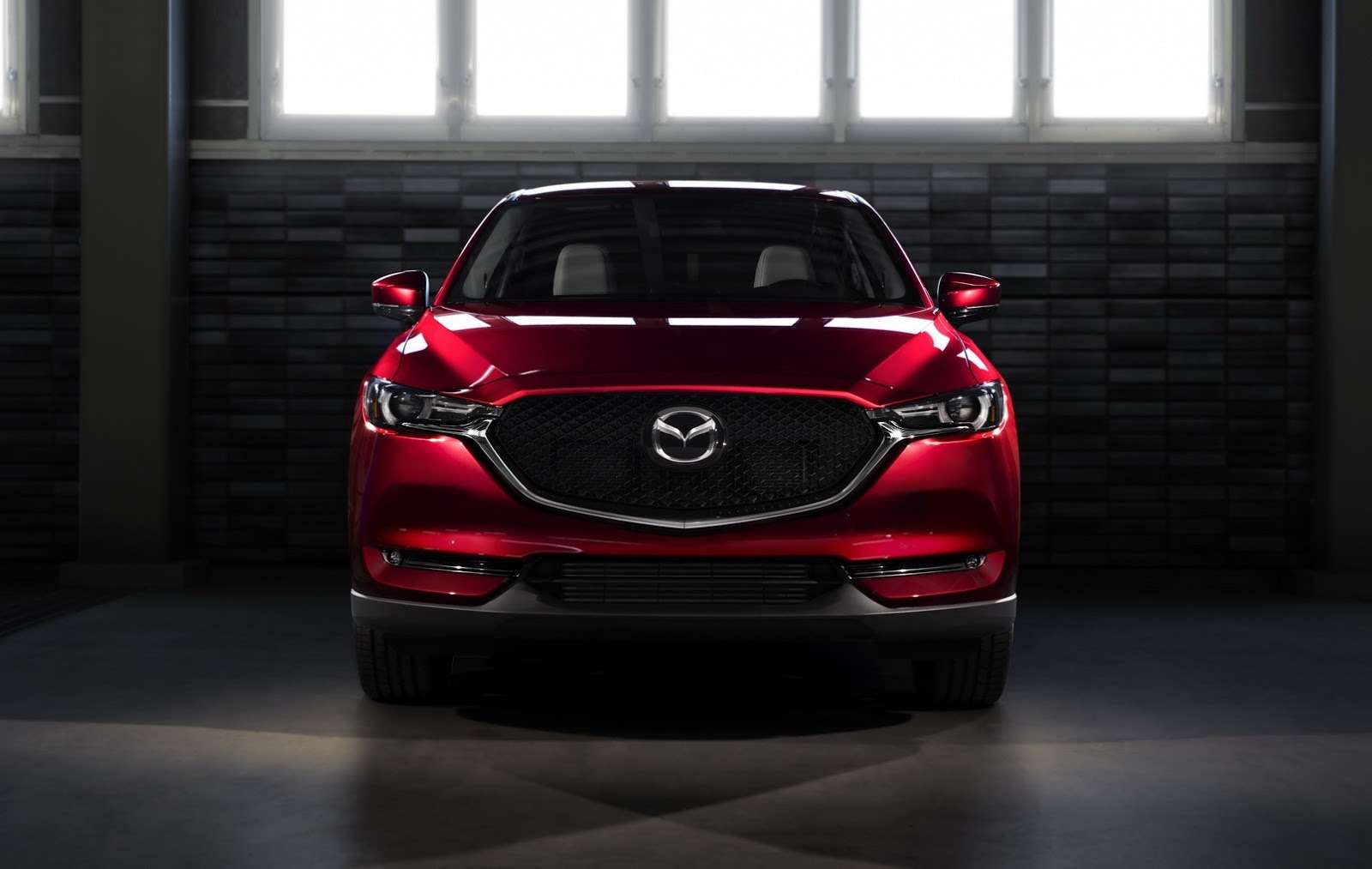 Глубокий блеск: Mazda представила новый кроссовер CX-5 — фото 664421