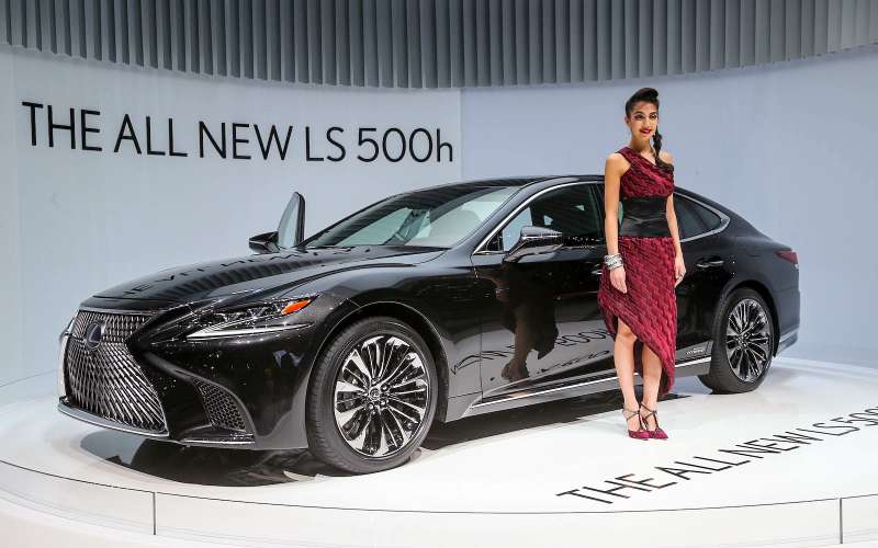 Новый Lexus LS предстал в Женеве в гибридном исполнении 500h