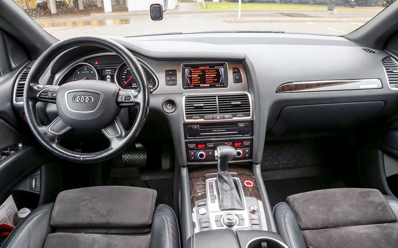 Интерьер Q7 – россыпь дорогих и качественных материалов. Кнопок больше, чем во всей ­современной линейке Audi вместе взятой.
