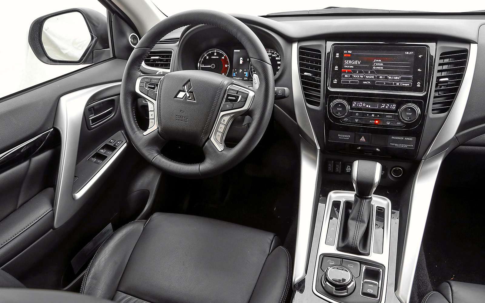 Mitsubishi Pajero Sport и Kia Mohave — сравнительный тест настоящих внедорожников — фото 769868