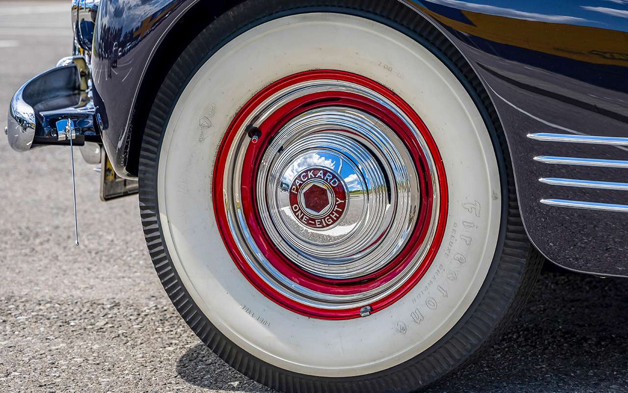 Ранг модели – «180» – указан даже на колпаках колес.