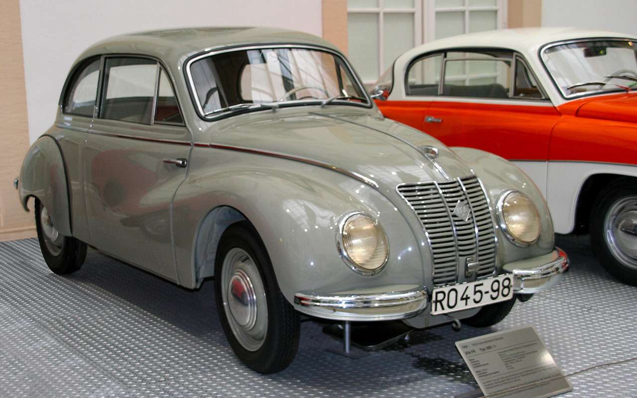 С 1949 по 1956 год сделали более 40 тысяч IFA F9. Практически такие же автомобили выпускали в ФРГ и в Южной Америке вплоть до середины 1960‑х годов.