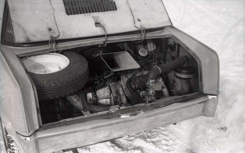 Двигатель Спутника работал с четырехступенчатой коробкой передач (3,88/2,29/1,39/1,07).