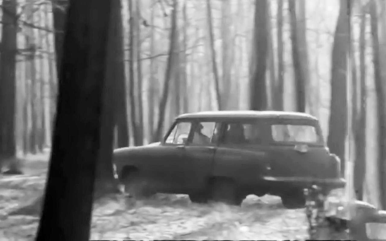 «Ночной звонок», режиссер Валериан Квачадзе, 1969 г. В этой драме ГАЗ‑22, как ни странно, в частном пользовании. Правда, в семье некоего большого руководителя.