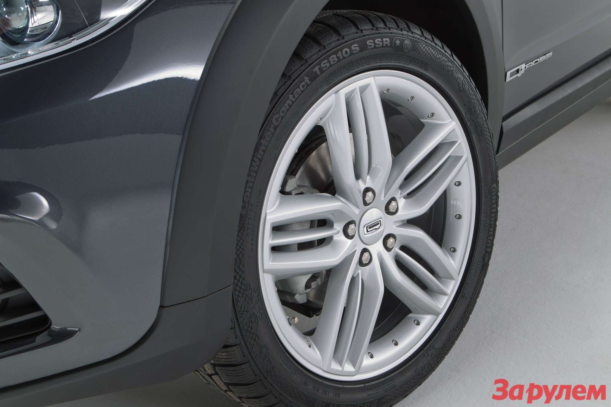 649741_Qoros 3 Cross Hybrid Concept — detail — wheel turned
