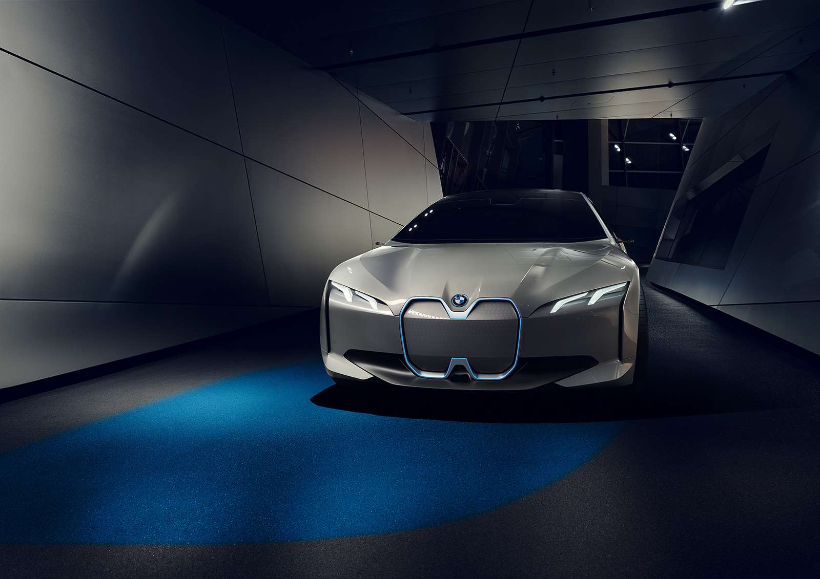 BMW представила конкурента Tesla Model 3 — фото 793601