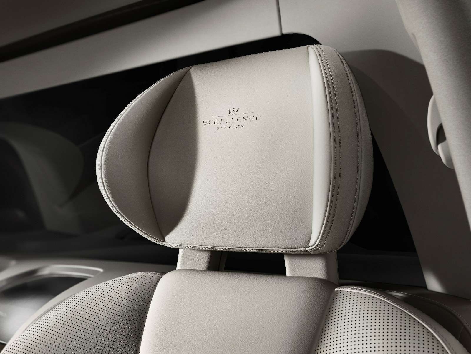 Volvo XC90 Excellence — interior