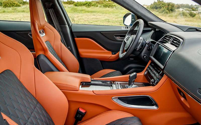Две обновленные модели Jaguar: в Россию приедет только одна