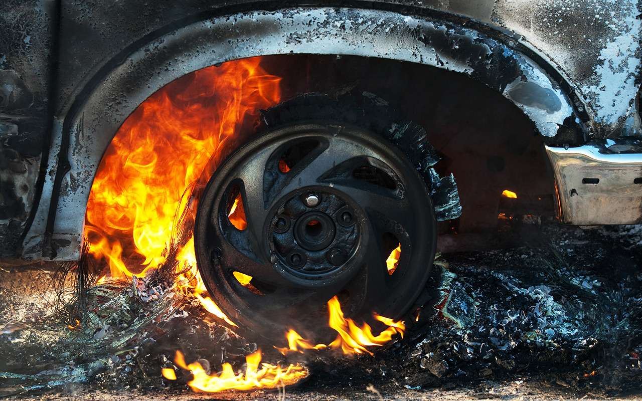 20 причин, почему машина может загореться — фото 911443