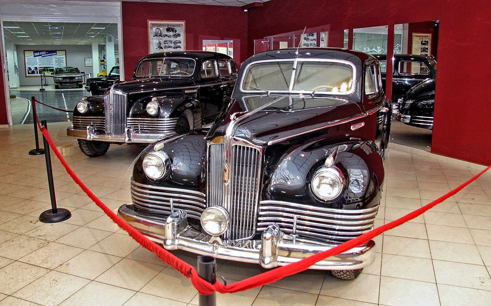 Выставка автомобилей ЗИЛ в Сокольниках