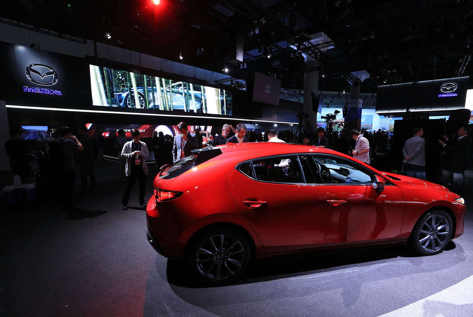 Новая Mazda 3: рассматриваем в деталях со всех сторон — фото 928237