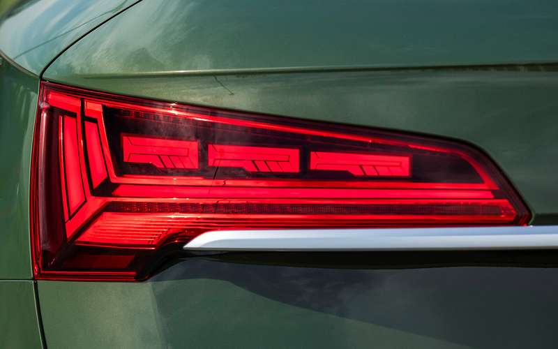 Новый Audi Q5 - с гибкими фонарями?!