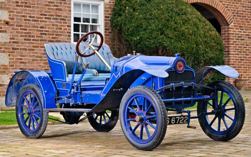 Первый автомобиль с независимой передней подвеской — Sizaire-Naudin, 1912 год. Тогда никто не счел это великим изобретением, у инженеров и покупателей хватало иных забот.