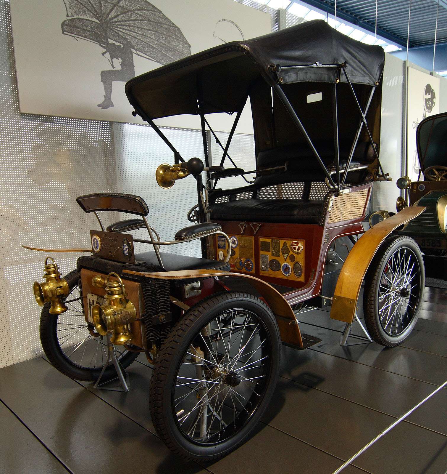 Автомобиль Wartburg 1899 года (шасси №88) в экспозиции Музея немецкой автомобильной истории в городе Амеранг (Бавария). Фото: Wikipedia