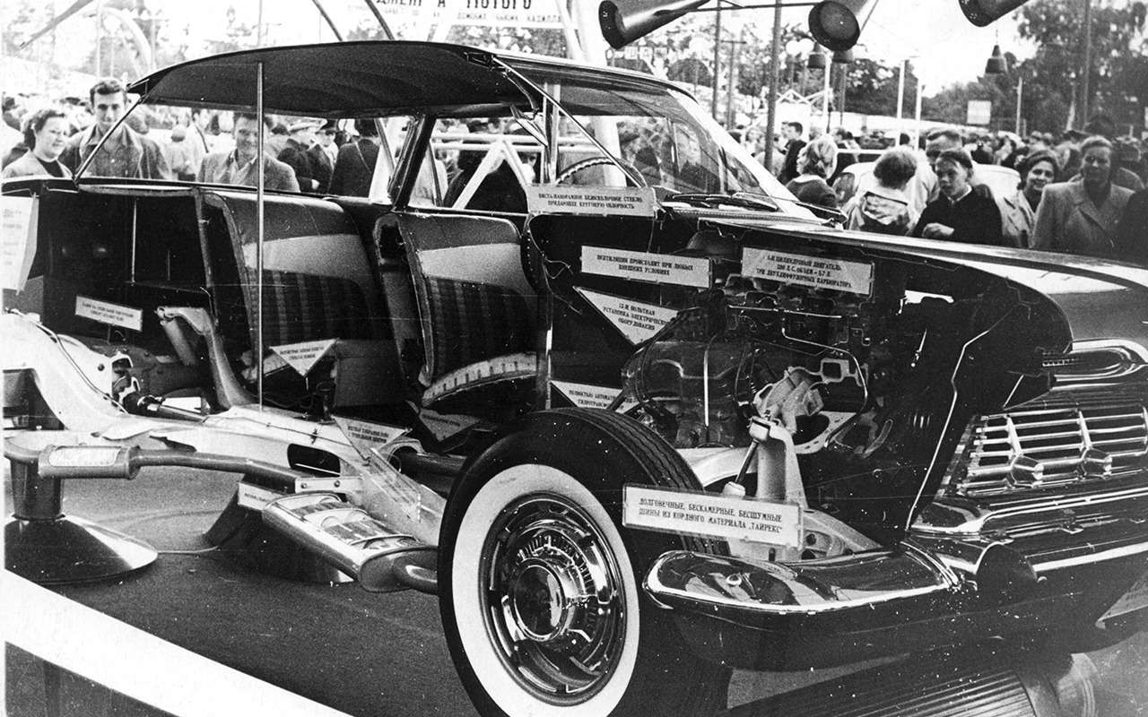 Для любителей узнать «что там внутри» в Москве в 1959-м выставили новейший Chevrolet в разрезе.