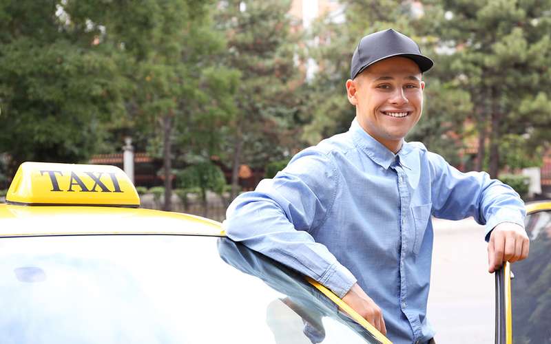 Водителей такси могут обязать носить антисонные нейрокепки