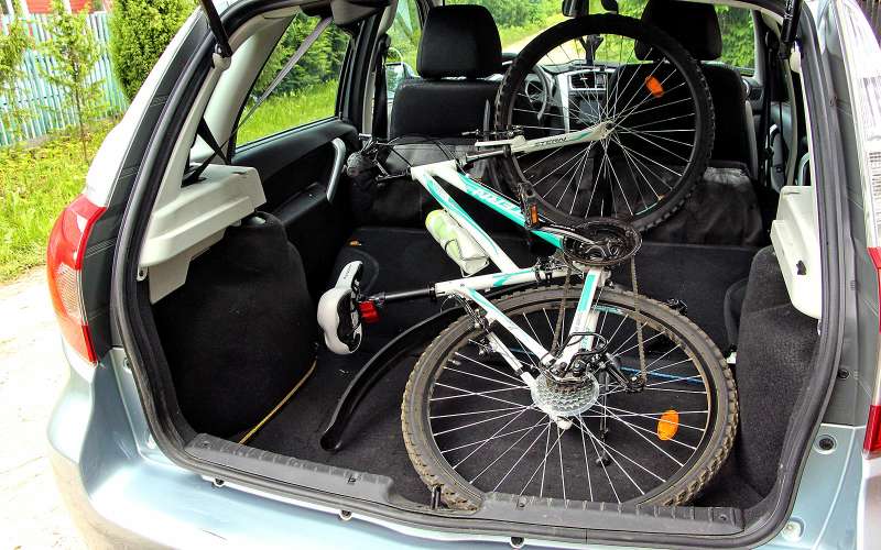 Datsun mi-DO: меняем лампы и перевозим велосипед