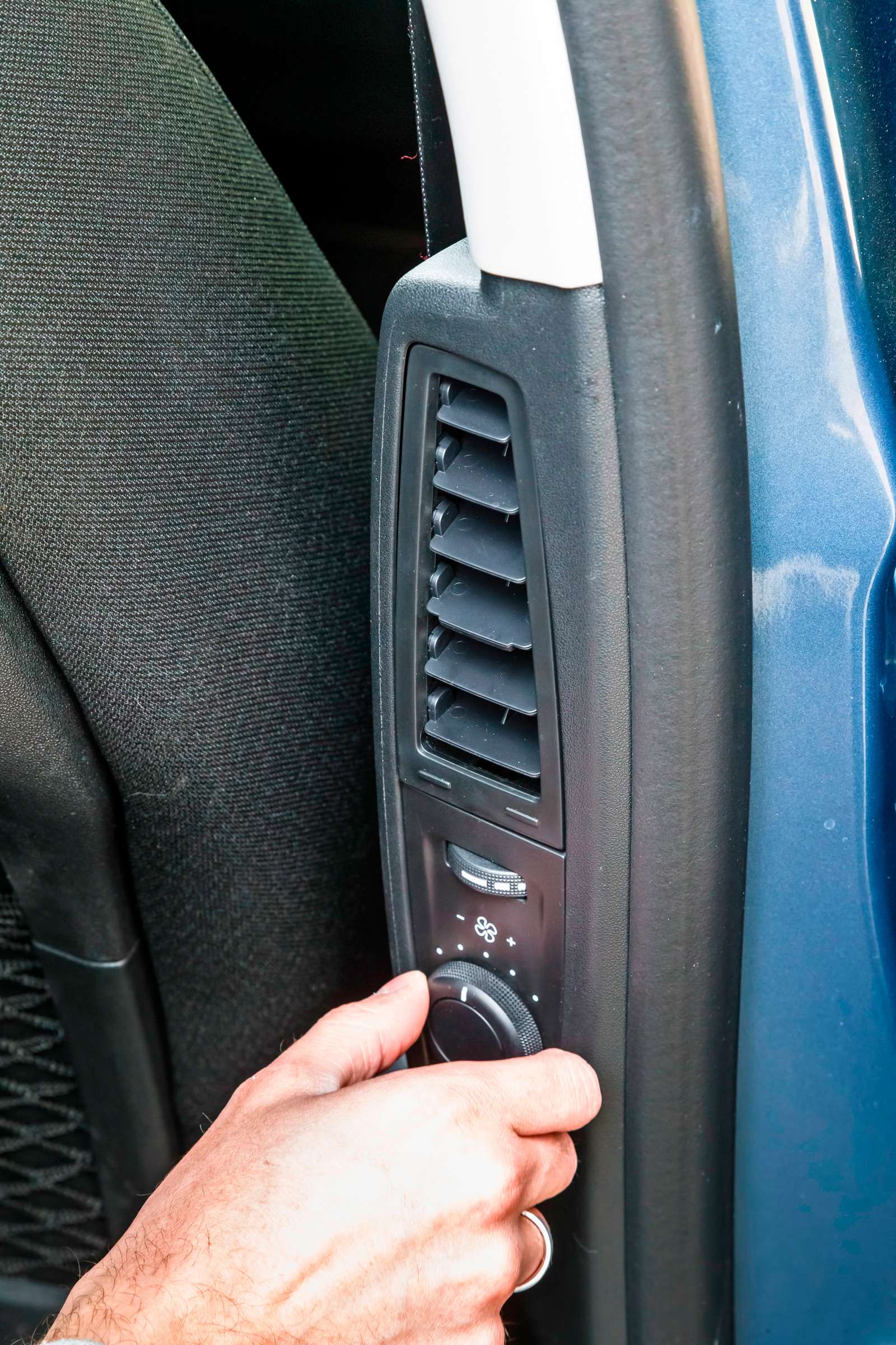 Изящество или практичность? Citroen Grand C4 Picasso против VW Caddy Maxi — фото 599140