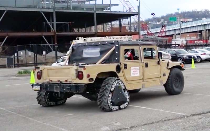 Американские военные показали автомобиль с треугольными колесами