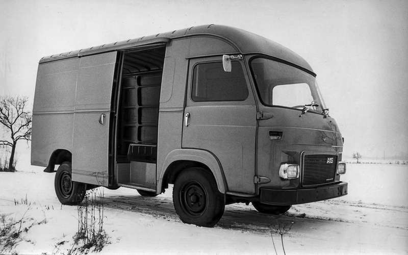 Самые доступные иномарки в СССР — грузовики, конечно!