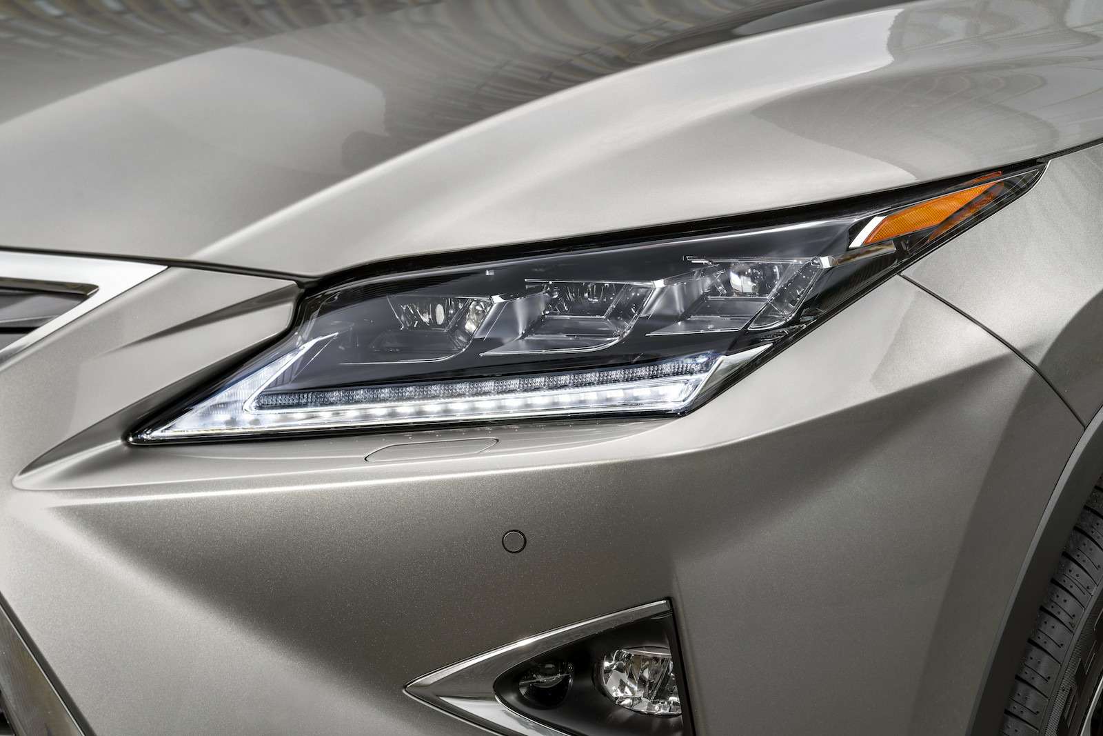Тест-драйв Lexus RX 350L AWD: когда «L» — вовсе не «Long» — фото 915733