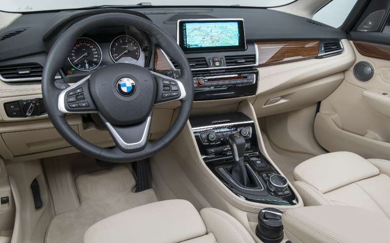 BMW 2-й серии Active Tourer: объявлены рублевые цены