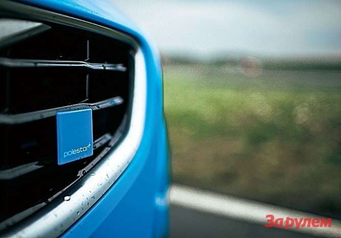 Характерная особенность машин, имеющих отношение к придворному ателье «Поулстар», — квадратный шильдик голубого цвета. Концепт S60 — апогей инженерных наработок компании.