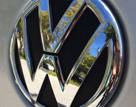 Volkswagen-logo-on-2012-Jetta-05-720x340