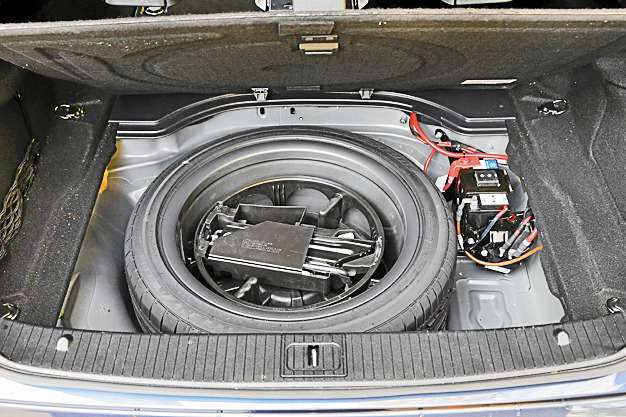 В подполье 540-литрового багажника полноразмерная запаска. С опциональной акустической системой Bang&Olufsen BeoSound AMG за 292 581 руб. придется довольствоваться ремкомплектом