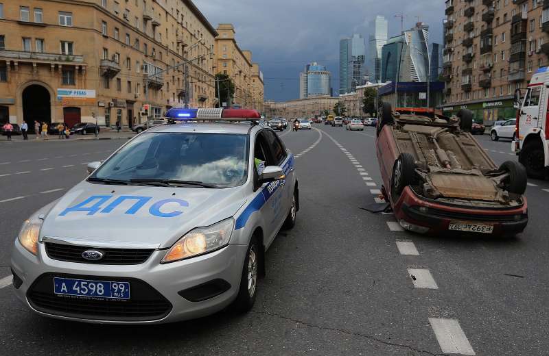 Инспекторы ДПС в Москве получают информацию о нарушителях и угонах на планшеты