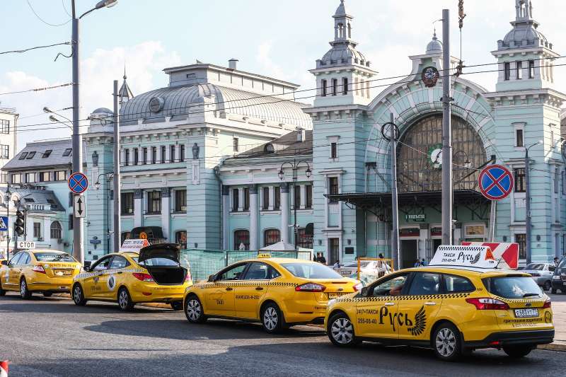 Hyundai Solaris и Ford Focus стали самыми популярными автомобилями такси в Москве